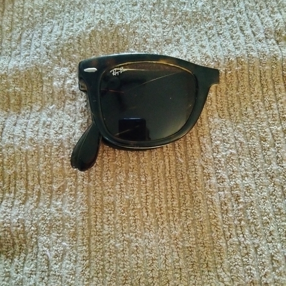 Foldable Ray-bans! - Picture 3 of 3